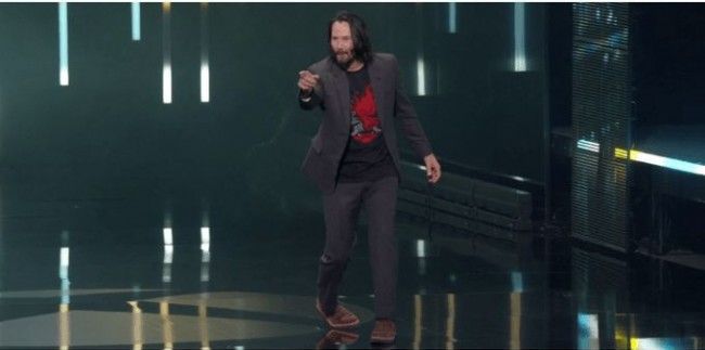 Cyberpunk 2077 : un fan interpelle Keanu Reeves en pleine conférence et gagne une édition collector