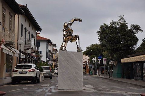 Une imposante statue d'Iron Man érigée en Italie #2