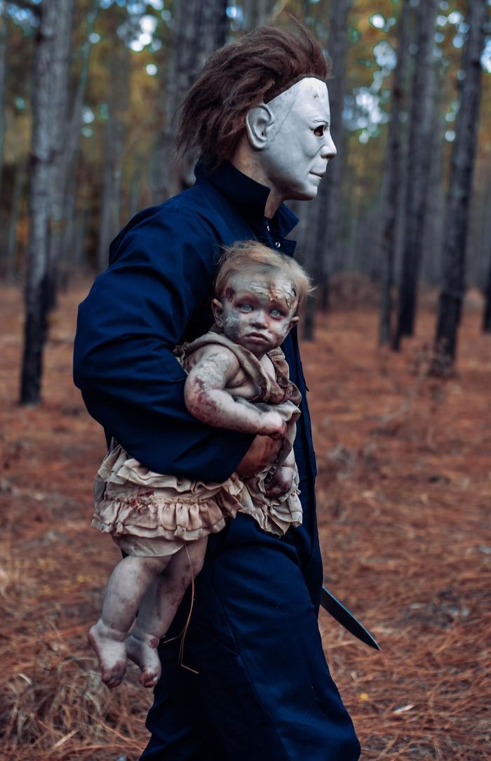 Une maman transforme son bébé et son mari en zombies pour un shooting photo ultra gore #26