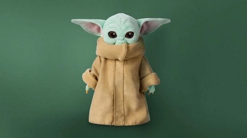 La première peluche officielle de Baby Yoda dévoilée par Disney