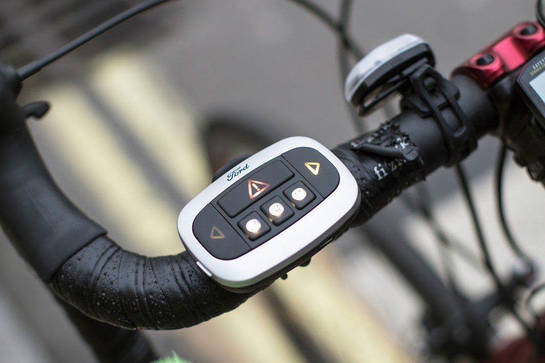 Ford lance une veste emoji pour que les cyclistes communiquent ˝mieux˝ avec les conducteurs #2