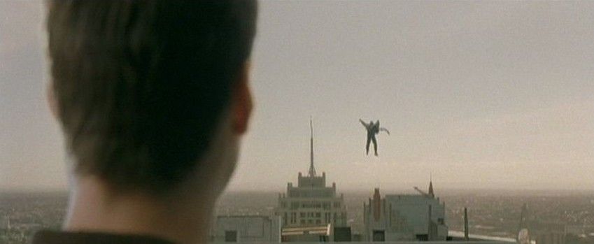 Matrix 4 : Neo et Trinity aperçus faisant de la moto et sautant d'immeubles en immeubles #2