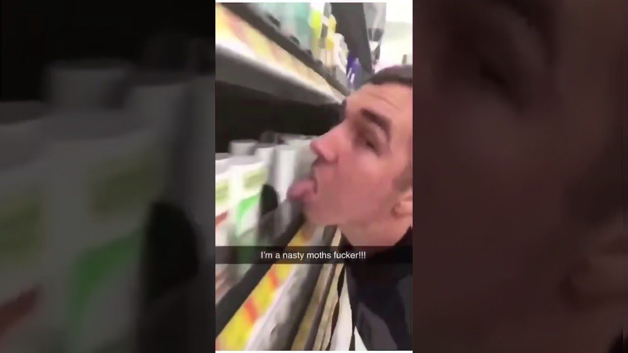Coronavirus : il se fait arrêter pour "menace terroriste" après avoir léché les produits d'un supermarché