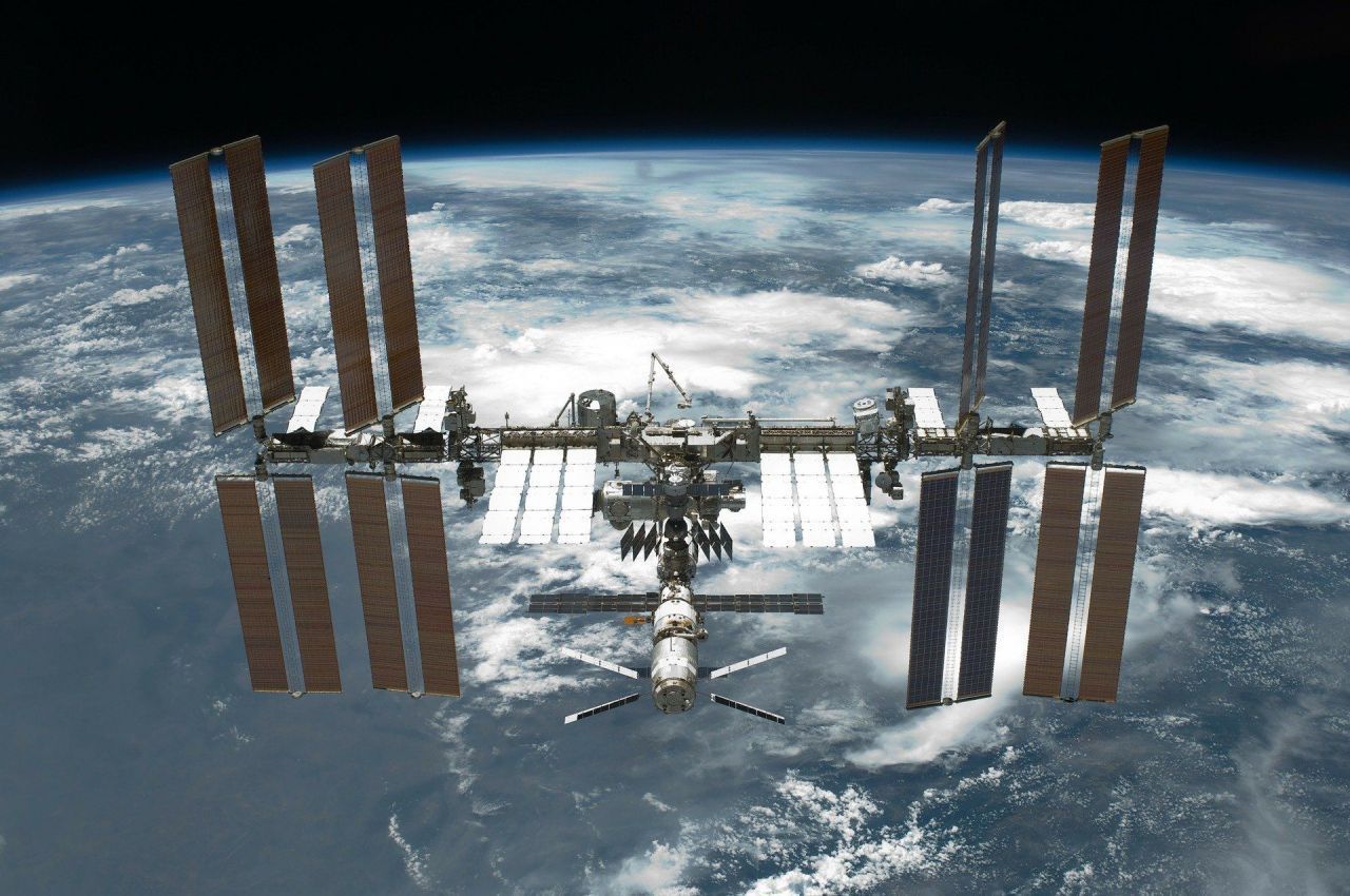 ISS : les cosmonautes échouent à colmater une fuite avec... du scotch