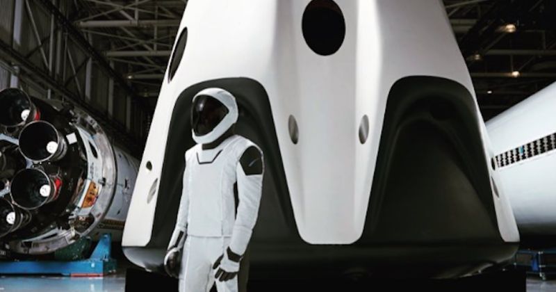 SpaceX : les combinaisons des astronautes ont été imaginées par le créateur des costumes de Batman #3
