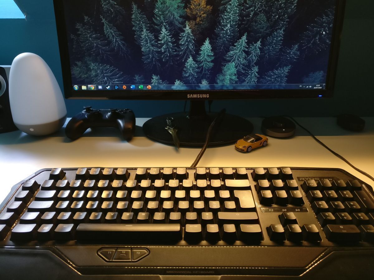 Test ScreenBar Plus : une lampe BenQ pour éclairer bureau et clavier #15