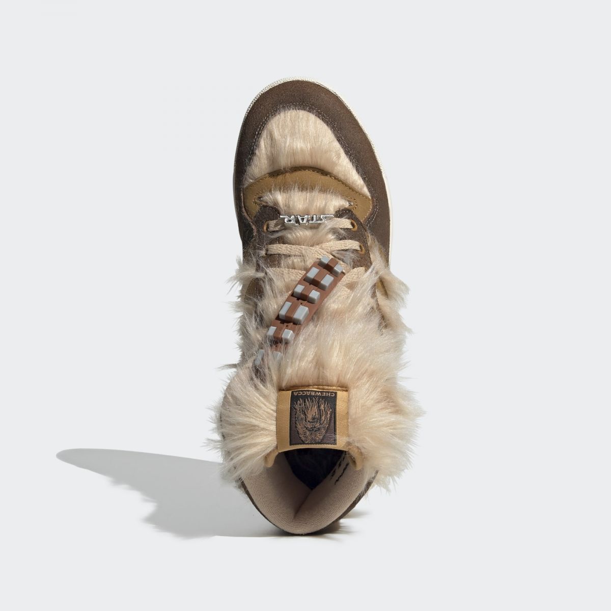 Adidas propose des baskets poilues à l’effigie de Chewbacca #4