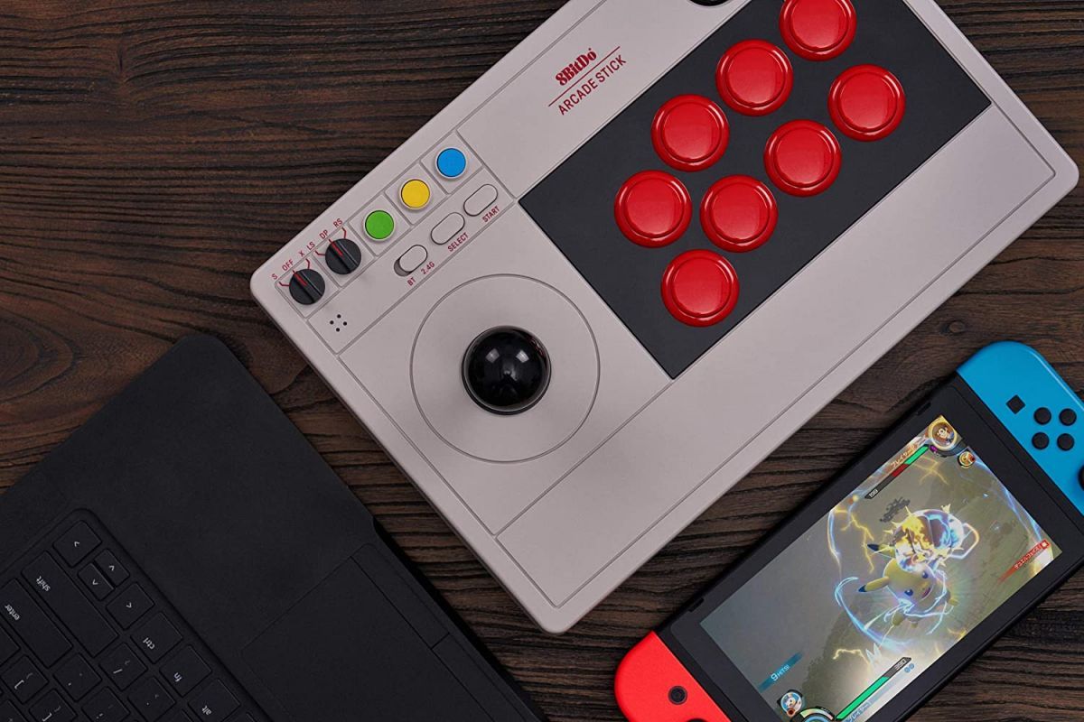La Nintendo Switch accueille une nouvelle manette arcade 8BitDo inspirée de la NES Advantage #3