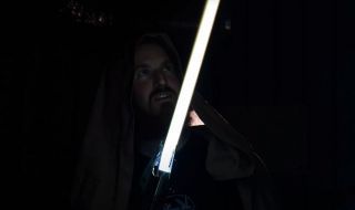 Des fans de Star Wars recréent un véritable sabre laser à plasma rétractable