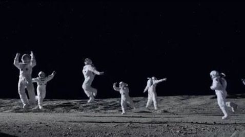 La NASA a formellement identifié de l'eau sur la Lune #2
