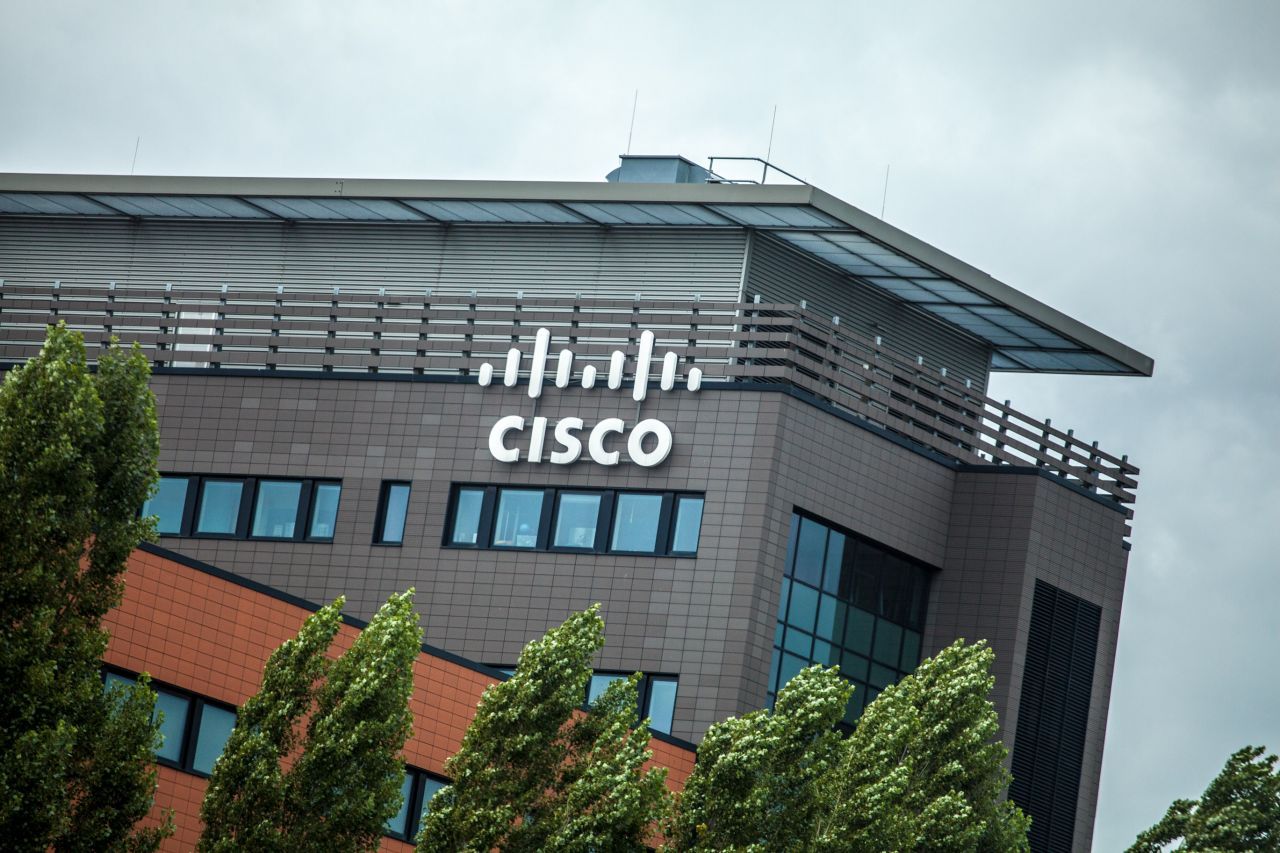 Il pirate les serveurs Cisco, désactive 16.000 comptes et cause 1,4 millions de dollars de pertes