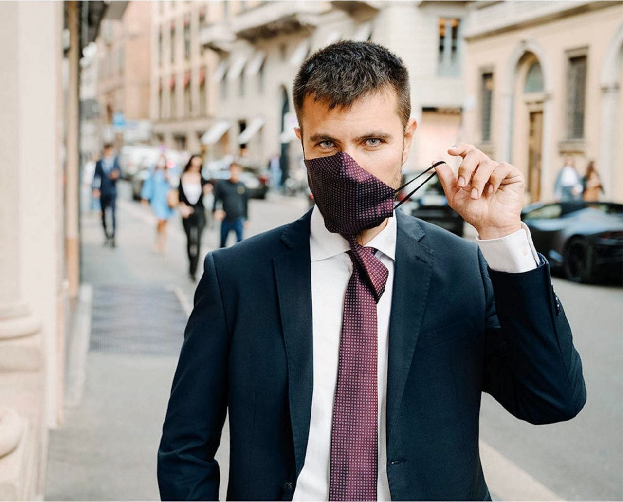 Cette cravate anti-Covid vous protège du virus "avec élégance"