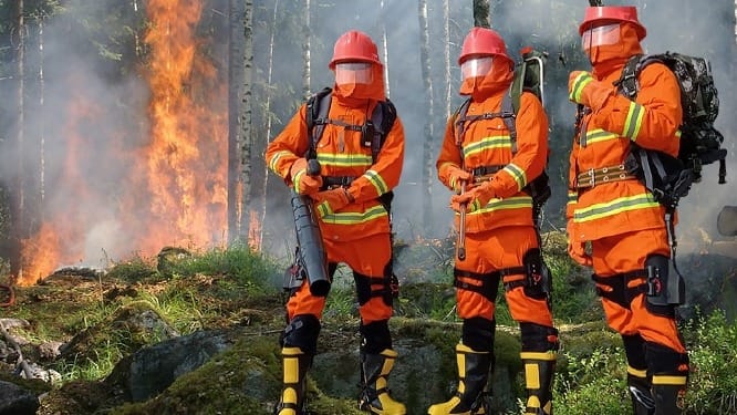 En Chine, des exosquelettes équipent désormais les pompiers