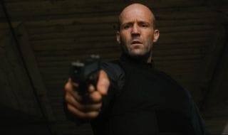 Un homme en colère : une bande annonce musclée pour le remake du Convoyeur avec Jason Statham