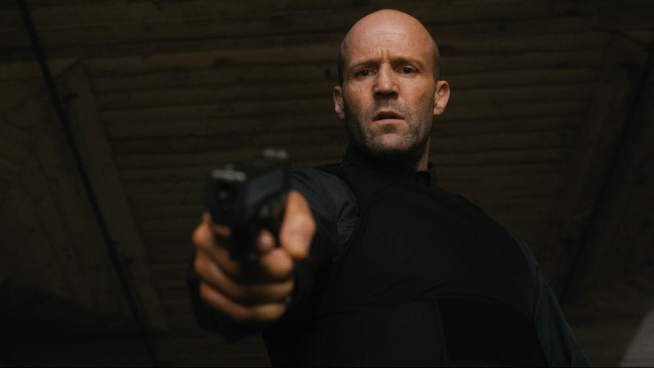 Un homme en colère : une bande annonce musclée pour le remake du Convoyeur avec Jason Statham