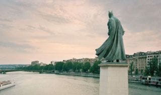 Monuments : des statues de Batman, Hulk, Shrek et Dark Vador dans les rues de Paris
