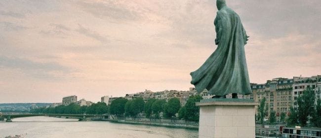 Monuments : des statues de Batman, Hulk, Shrek et Dark Vador dans les rues de Paris