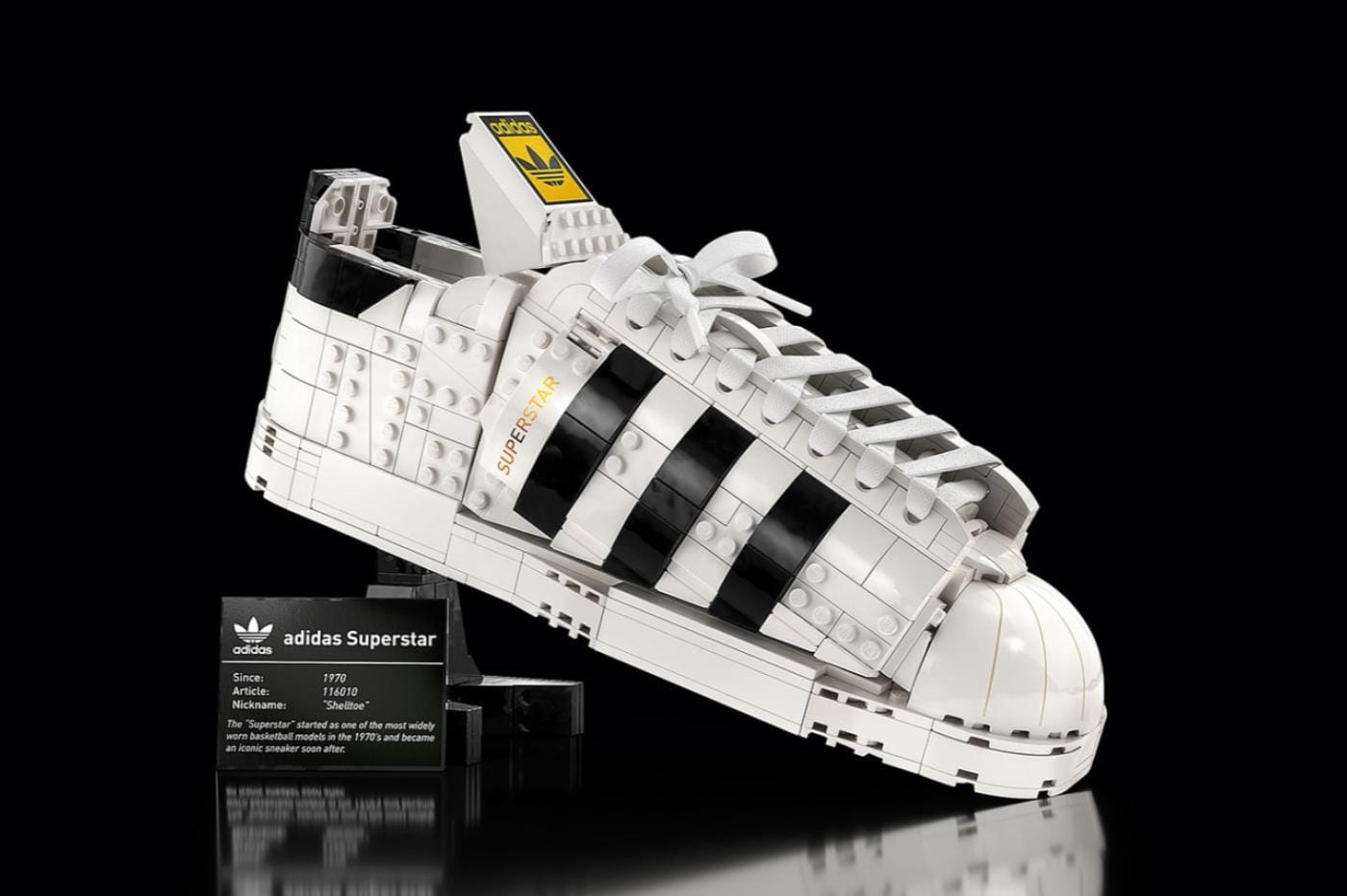 LEGO et Adidas s'associent pour sortir un set sneaker Superstar de 700 briques #4