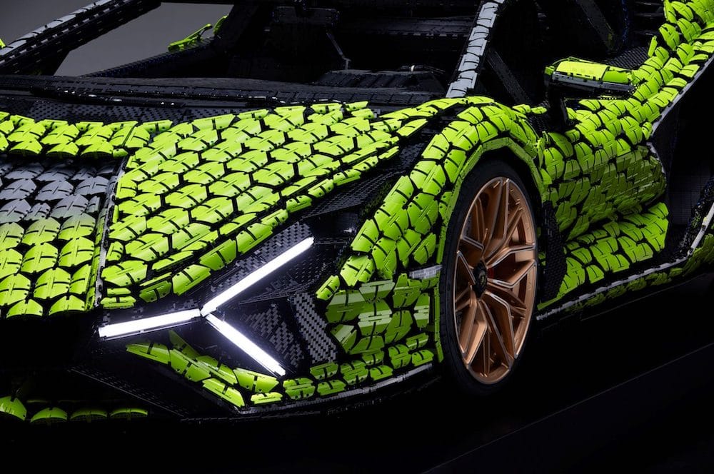 LEGO assemble une Lamborghini grandeur nature avec 400.000 briques #3