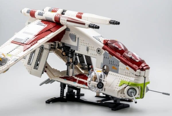 LEGO lance une énorme canonnière de la République de plus de 3000 pièces