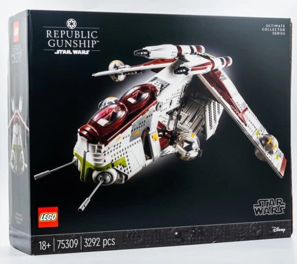 LEGO lance une énorme canonnière de la République de plus de 3000 pièces #2