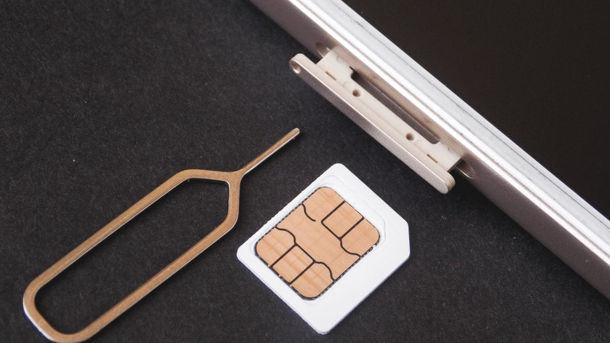 There will be no SIM card in the next iPhones