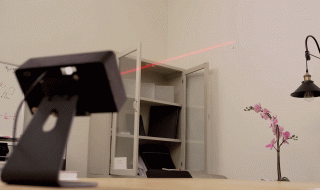 Ce laser intelligent détecte et cible les moustiques pour vous aider à les éliminer