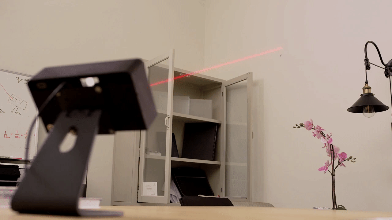 Ce laser intelligent détecte et cible les moustiques pour vous aider à les éliminer
