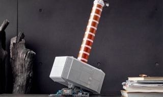 LEGO met le marteau de Thor à l'honneur avec une réplique grandeur nature
