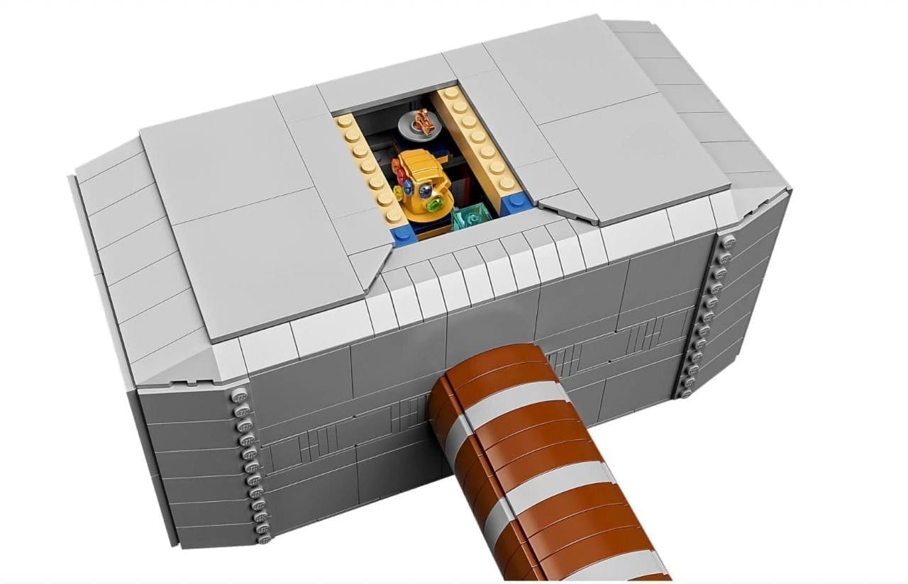 LEGO met le marteau de Thor à l'honneur avec une réplique grandeur nature #2
