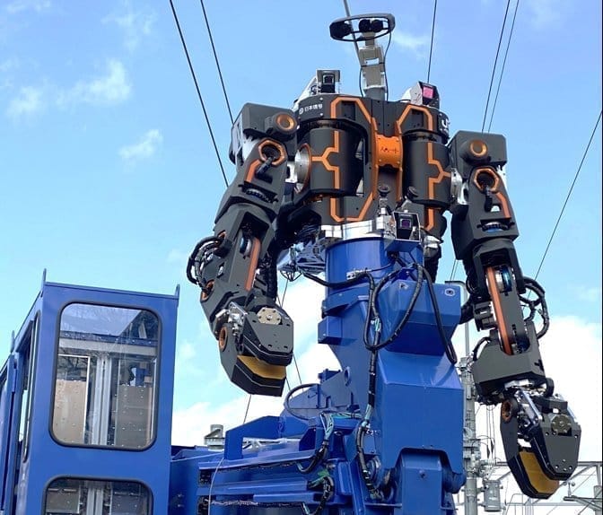 Au Japon, un « Wall-E » géant télécommandé entretient les voies ferroviaires #2