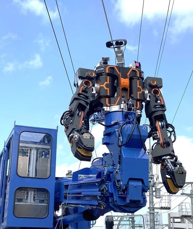 Au Japon, un ˝Wall-E˝ géant télécommandé entretient les voies ferroviaires #2