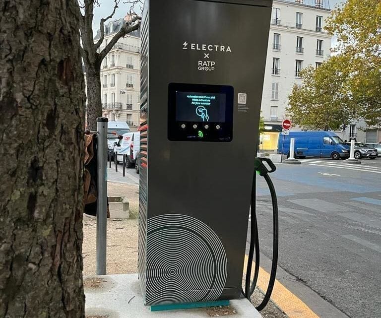 Des bornes ultra-rapides rechargant les voitures électriques en 10 minutes arrivent à Paris #2