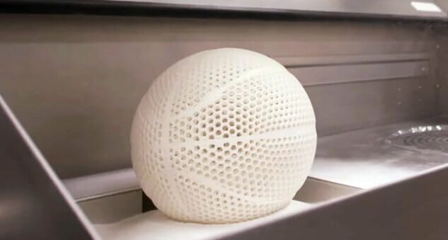 Ce ballon de basket imprimé en 3D ne se dégonflera jamais