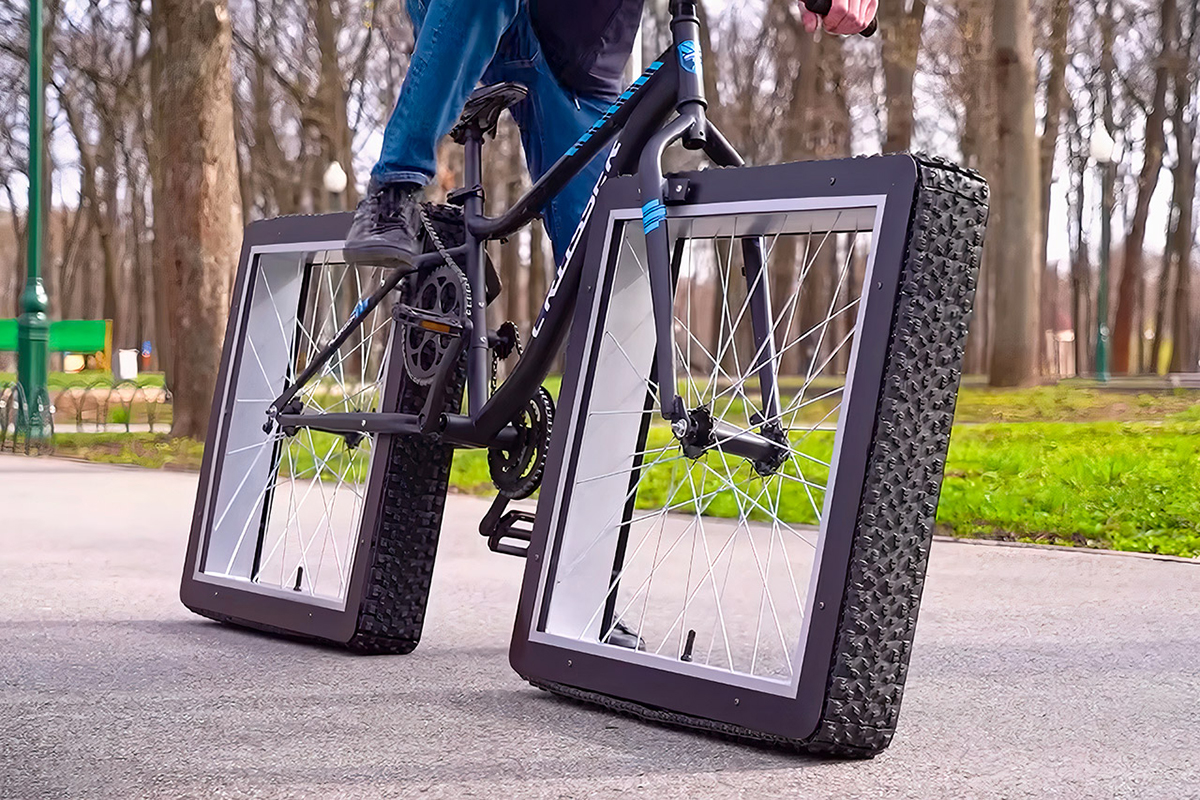 Ce vélo avec des roues carrées est 100% fonctionnel