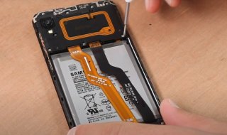 Le Parlement Européen veut imposer des batteries de smartphones amovibles dès 2027