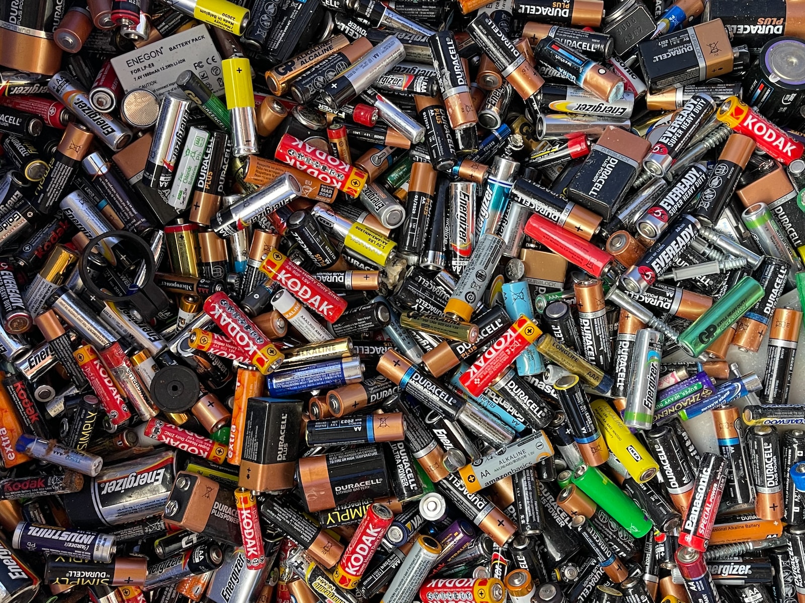 Le Parlement Européen veut imposer des batteries de smartphones amovibles dès 2027 #3
