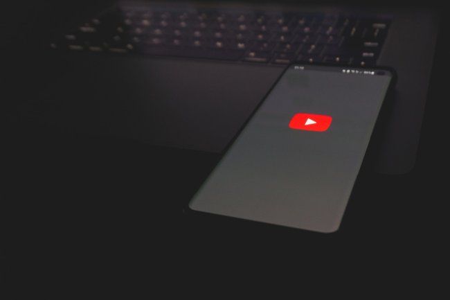 YouTube teste des résumés générés par IA pour ses vidéos