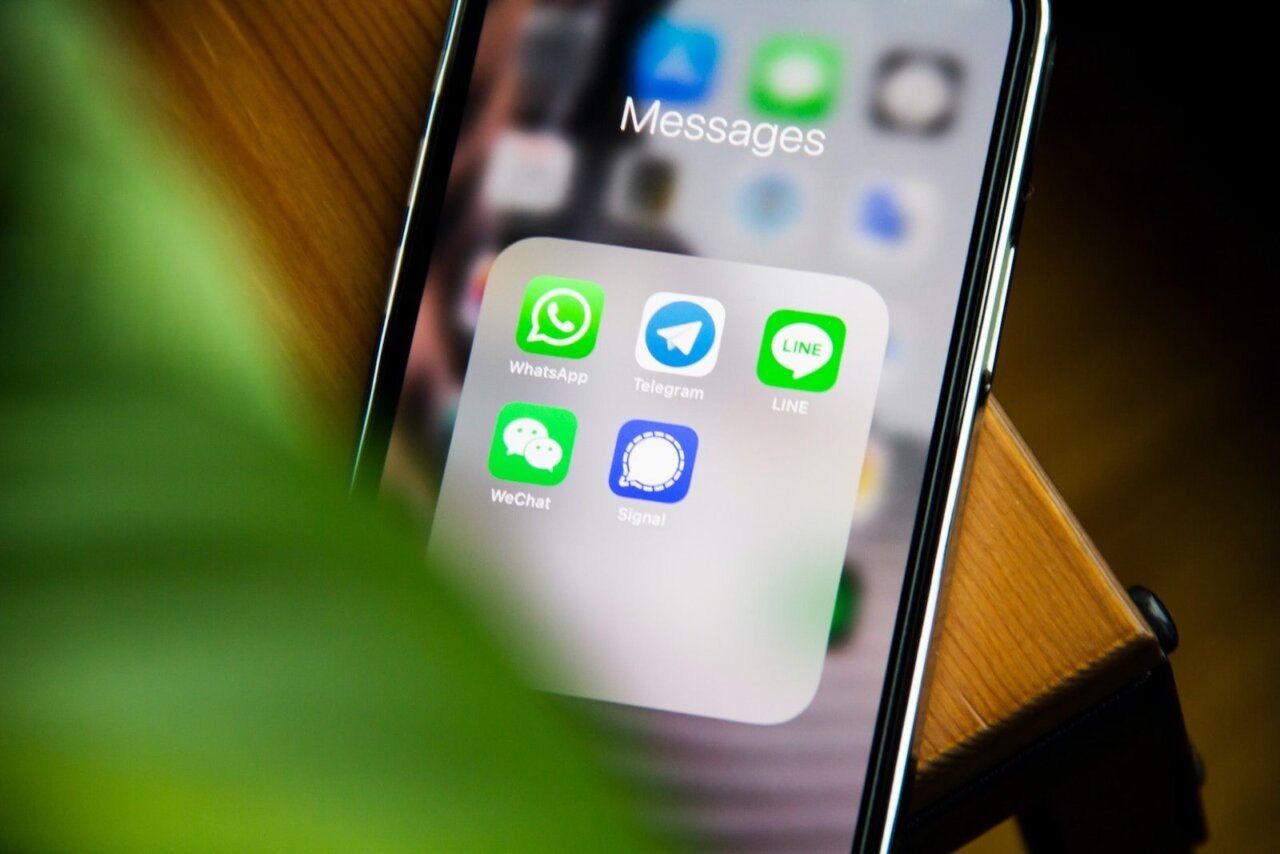 Vous pourrez bientôt envoyer un message depuis WhatsApp sur iMessages