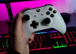 white xbox one game controller